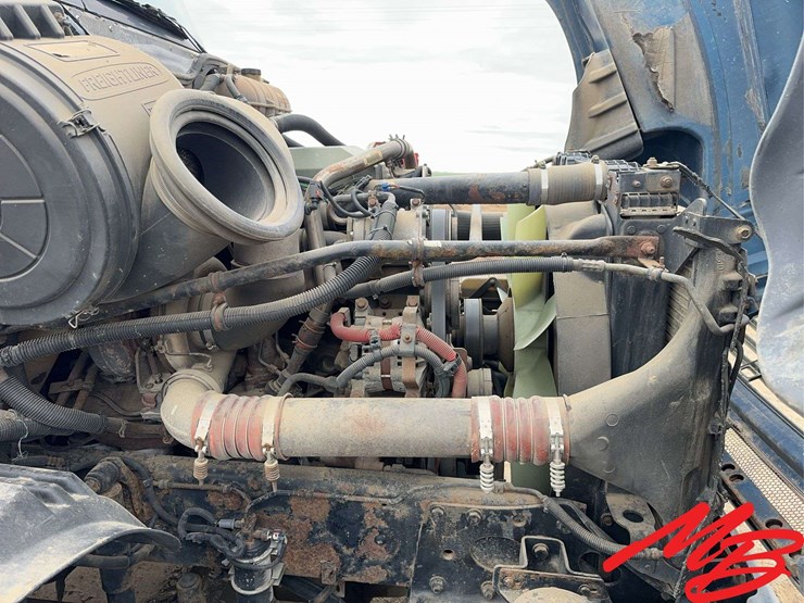 2005-freightliner-columbia-120-image-25