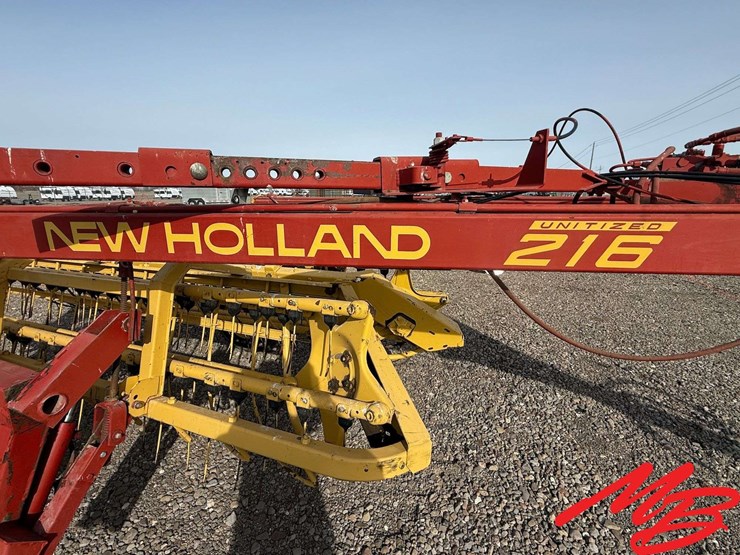 new-holland-216-image-6