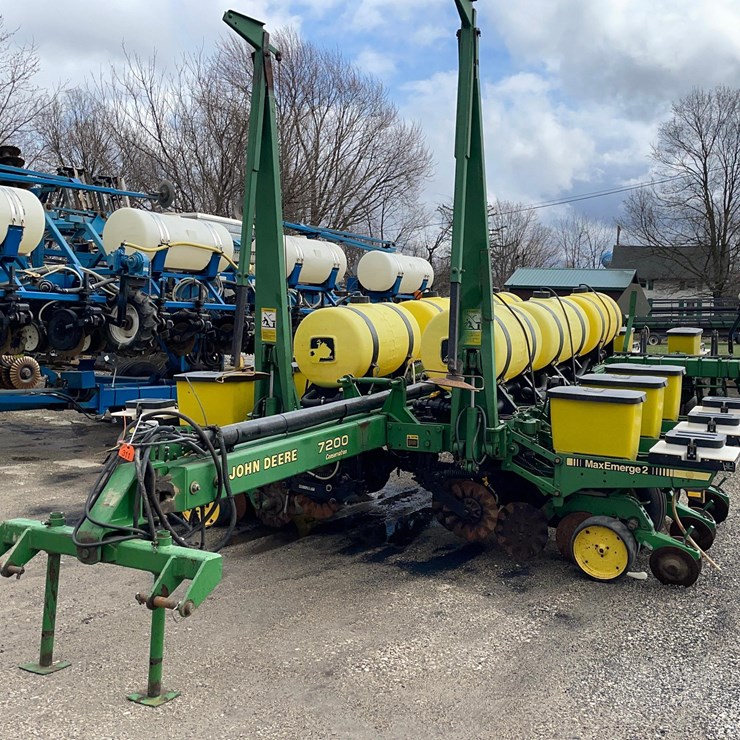 JOHN DEERE 7200