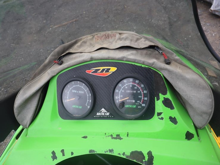 articcat-zr700-snowmobile-image-9