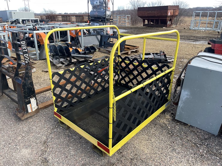 #2493-•-pallet-fork-man-basket-image-1