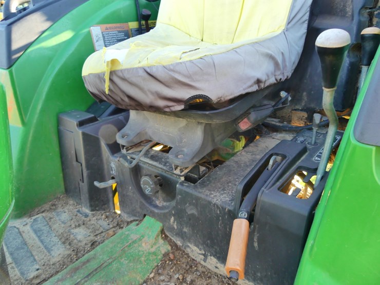 2018-john-deere-4052m-image-12