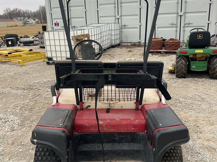 ez-go-golf-cart-image-4