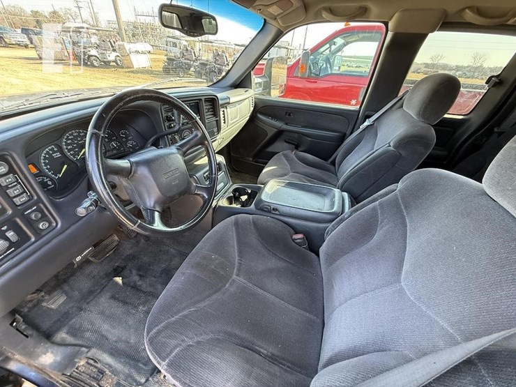 2000-gmc-2500-image-9