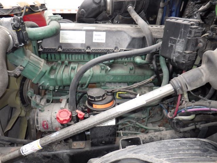 2019-volvo-vnl300-image-20