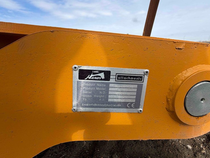 caterpillar-320-image-12