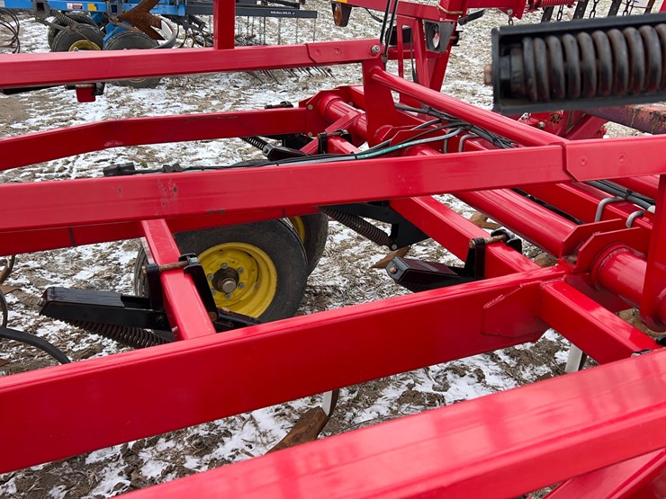 28.5'-sunflower-5035-field-cultivator-image-27