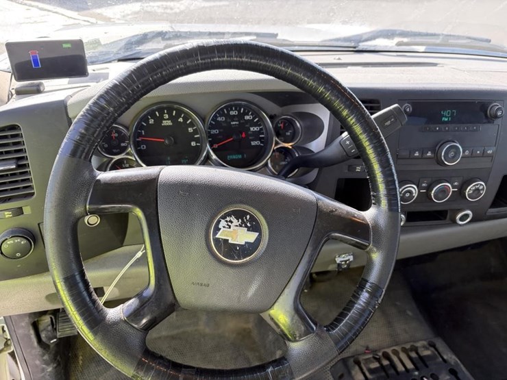 2010-chevrolet-silverado-2500-image-11