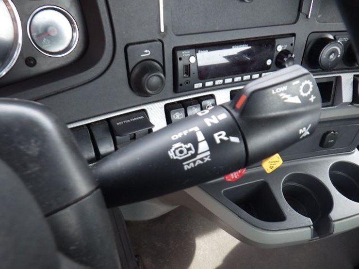 2022-kenworth-t680-image-18