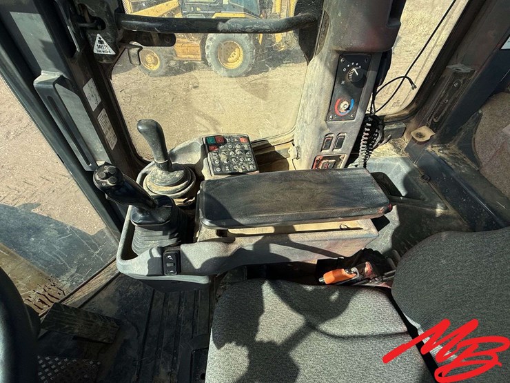 2018-deere-544k-image-23