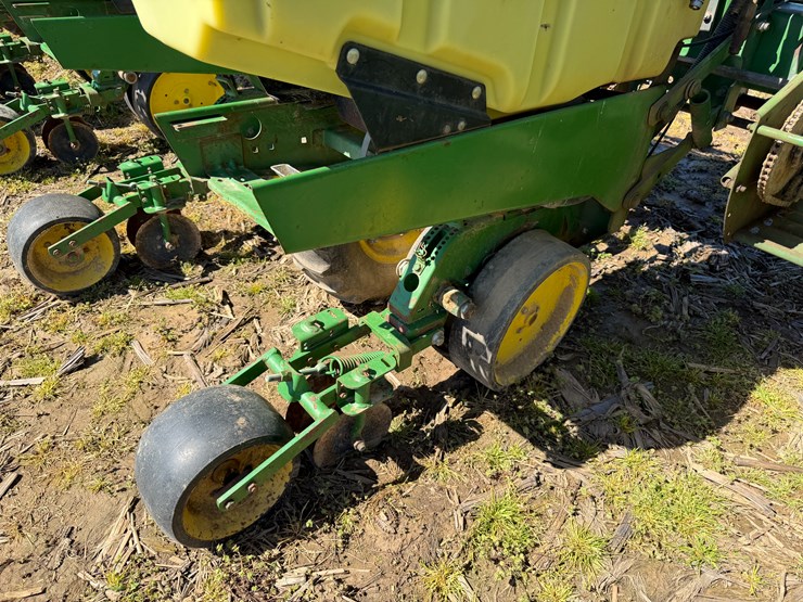 john-deere-7300-image-47