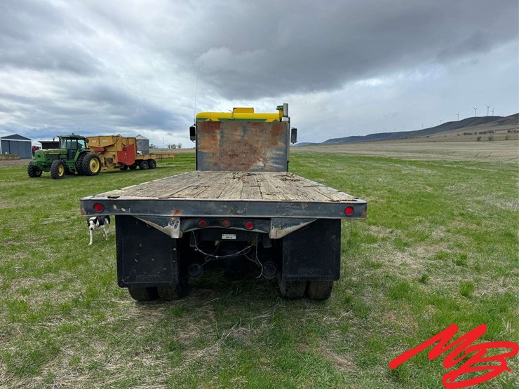 peterbilt-362-image-5