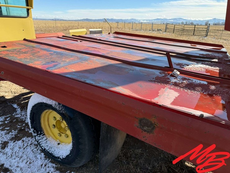 new-holland-1069-image-22