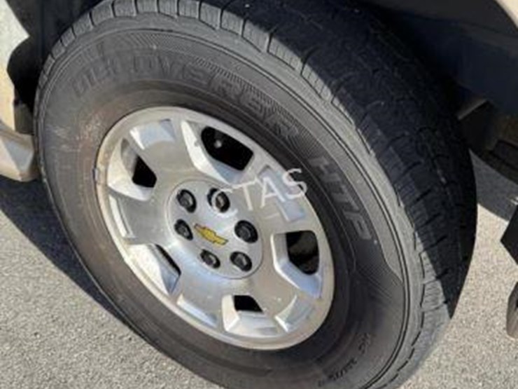 2001-chevrolet-suburban-image-19