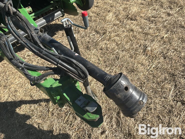 2023-john-deere-560m-image-10