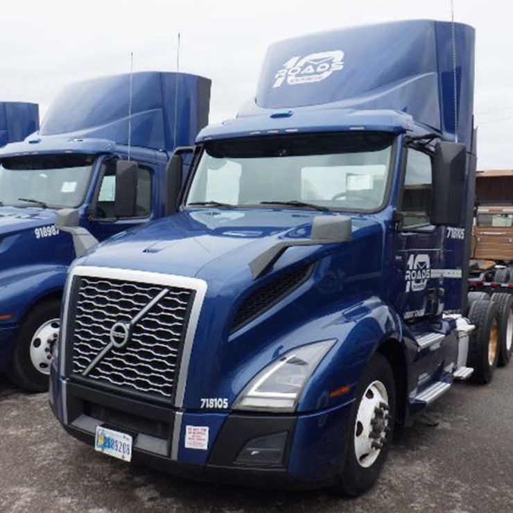 2018 VOLVO VNL300