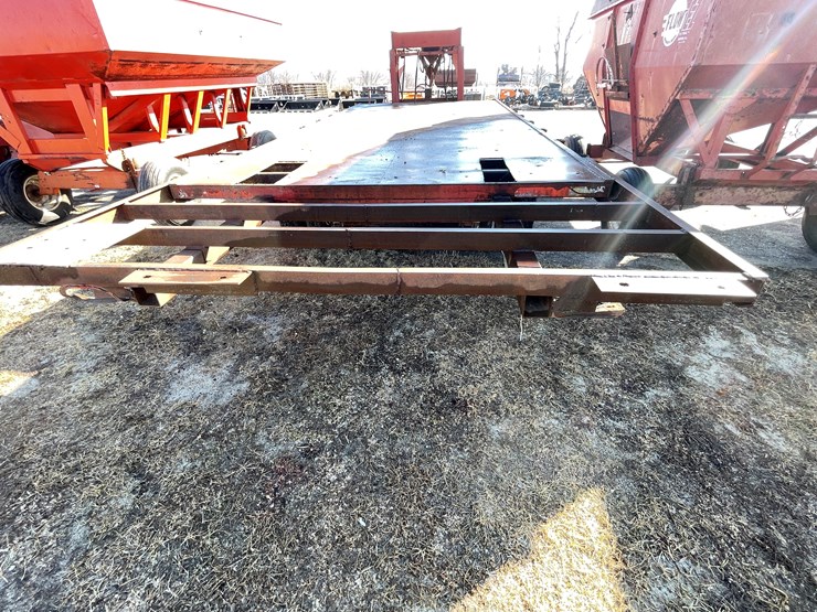 #1091-•-heavy-gooseneck-flatbed-trailer-with-hoist-(no-title)-image-11