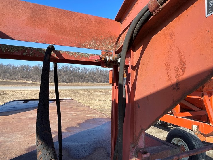 #1091-•-heavy-gooseneck-flatbed-trailer-with-hoist-(no-title)-image-20