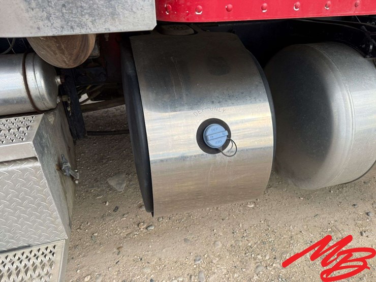 2013-peterbilt-388-image-28