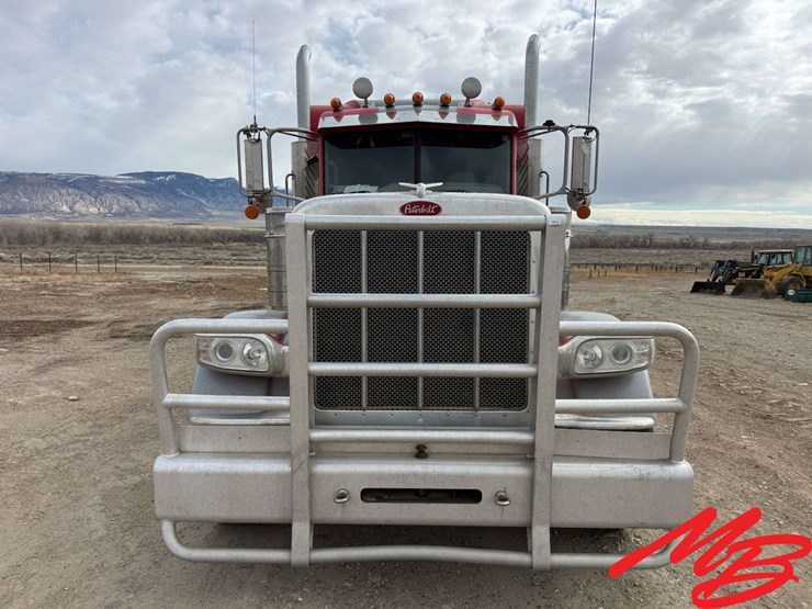 2013-peterbilt-388-image-2