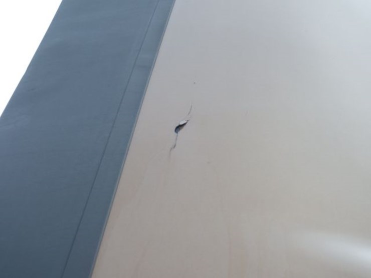 2022-volvo-vnl300-image-9