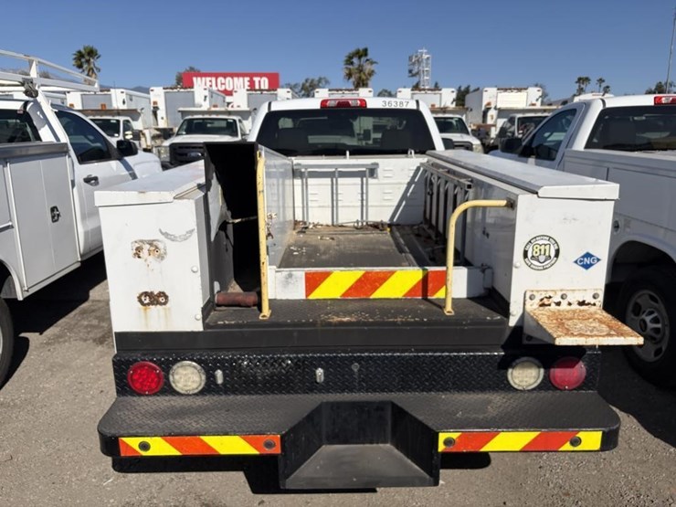 2016-chevrolet-2500-image-6