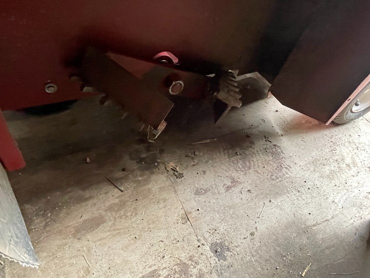 #2001-•-bed-edger-image-15