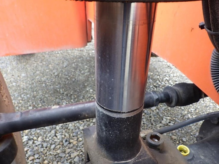 2015-jlg-8042-image-26