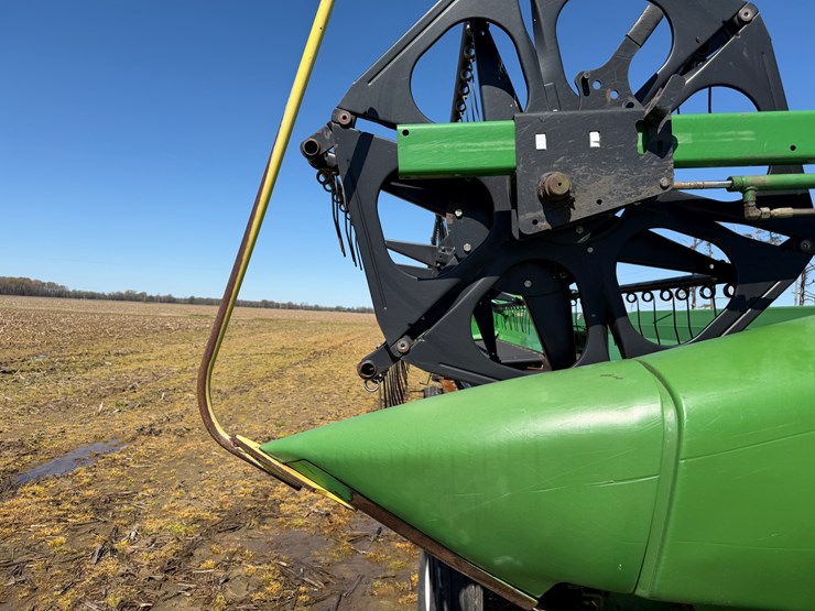 2013-john-deere-630d-image-27