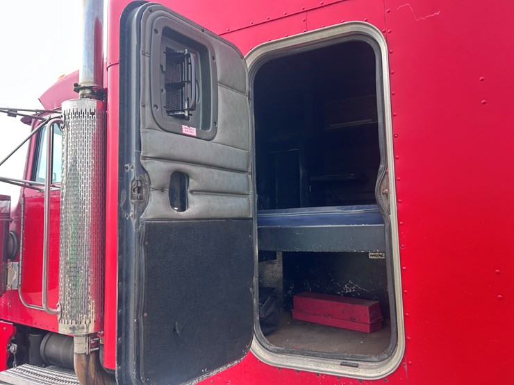 1998-peterbilt-379-image-40