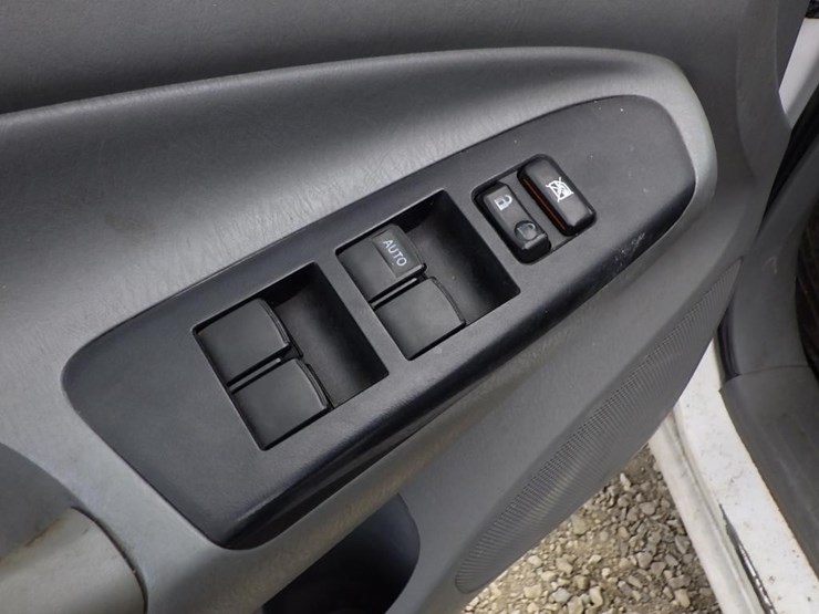 2013-toyota-tacoma-image-22