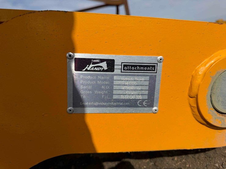 caterpillar-320-image-11