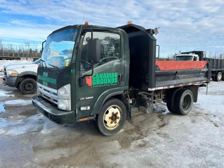 2015-isuzu-nrr-image-1