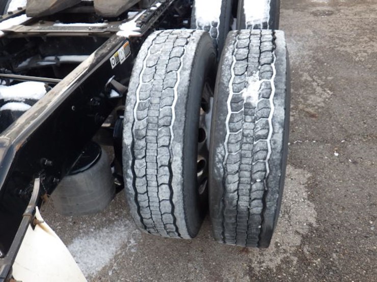 2022-kenworth-t680-image-8