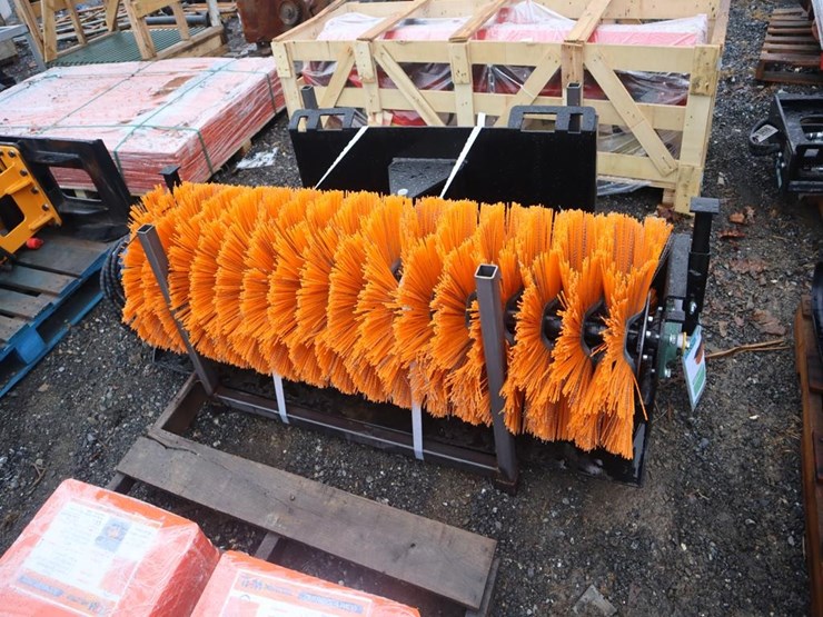 future-skid-steer-sweeper-image-5