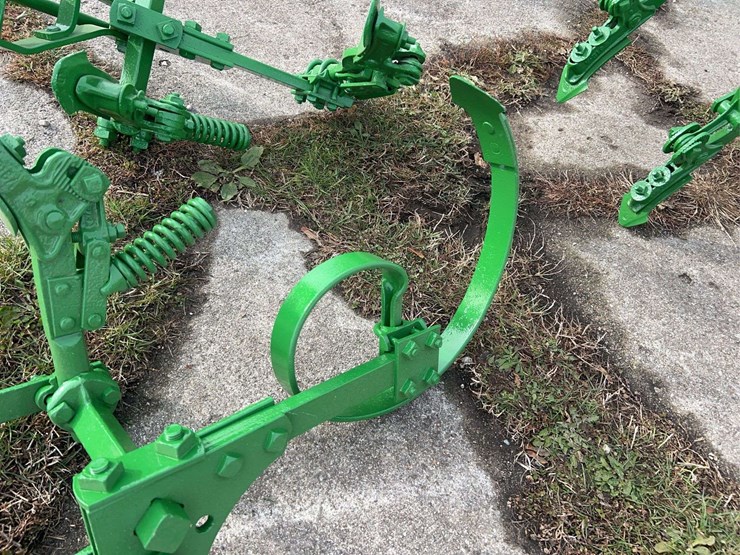 john-deere-one-row-mounted-cultivator-image-18