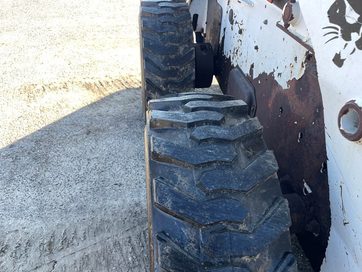 2008-bobcat-s330-image-23