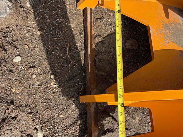 caterpillar-320-image-10