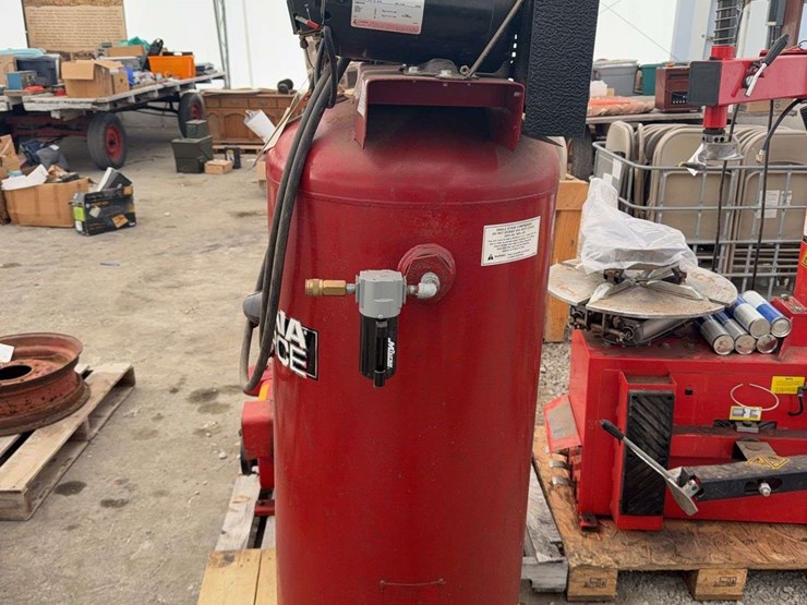 sanborn-5-hp-air-compressor-image-2