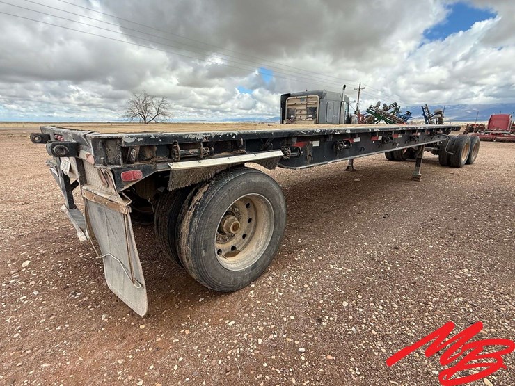 32'-flatbed-trailer-image-2