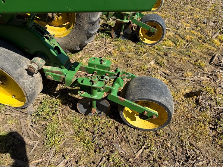 john-deere-7300-image-44