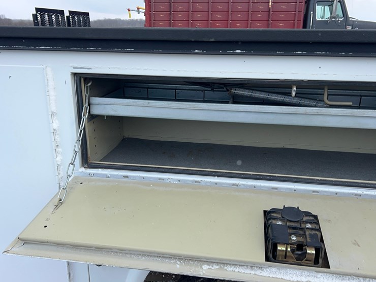 2011-chevrolet-3500hd-image-63