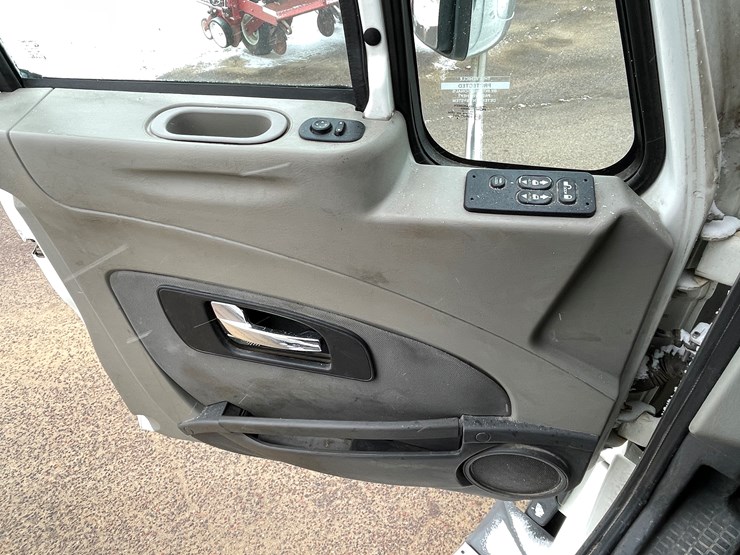 2016-international-prostar-image-52