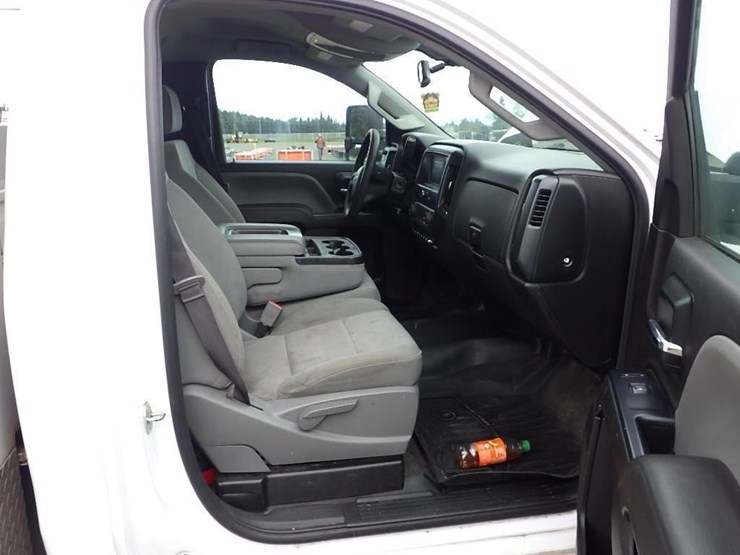 2017-chevrolet-2500-image-17