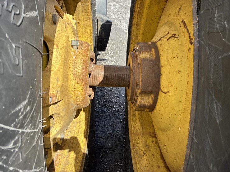 2004-john-deere-8320-image-35