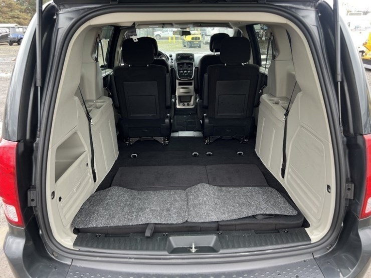 2012-dodge-grand-caravan-image-23