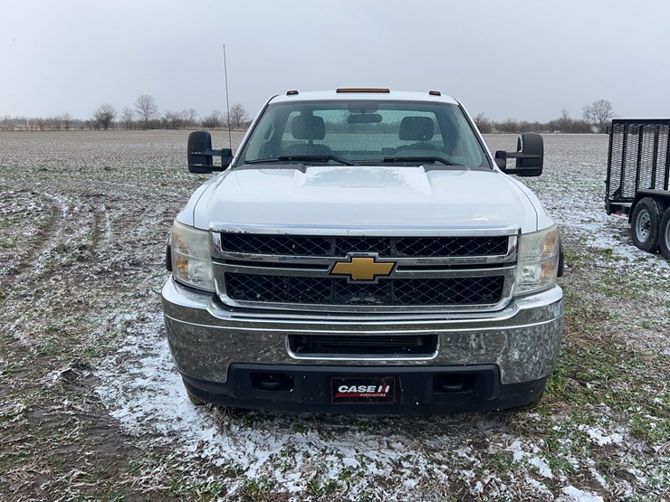 2011-chevrolet-3500hd-image-2