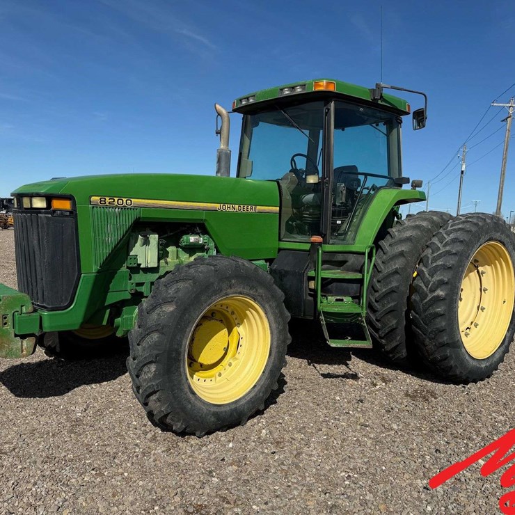 1995 JOHN DEERE 8200