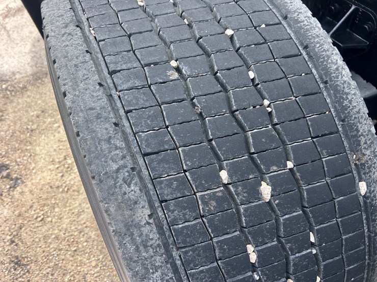 2000-peterbilt-379-image-80