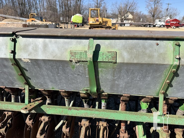 john-deere-van-brunt-drill-5862-image-5